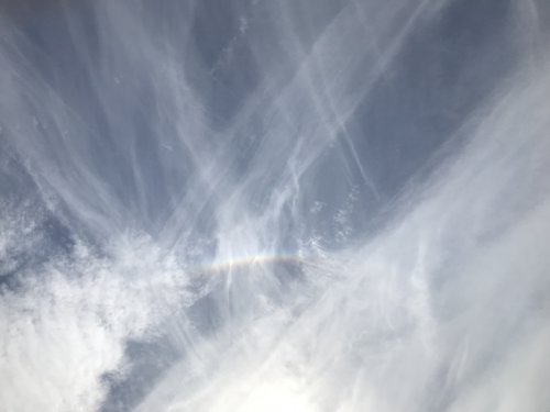 雲の奥に虹.jpg