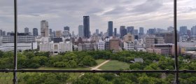 大阪城天守閣最上階から見た西の丸庭園