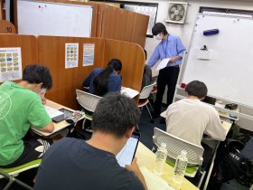 真剣に取り組む中学生たち